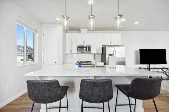 Building Photo - 12479 W Endsley Ln