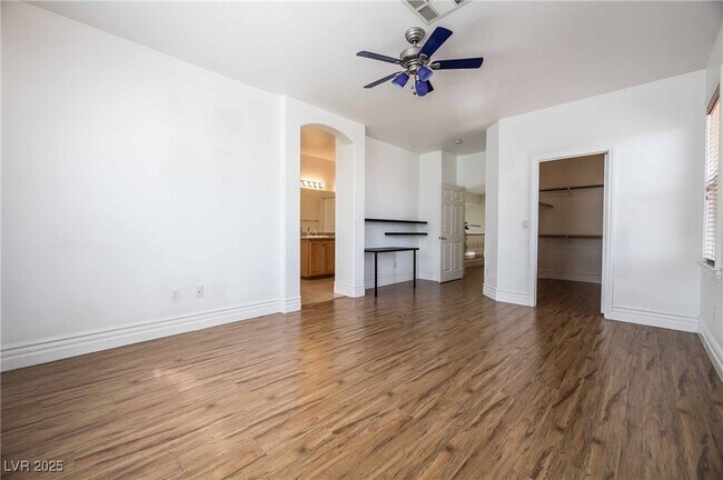 Building Photo - 212 Waterton Lakes Ave