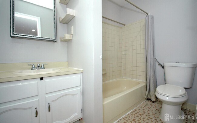 Building Photo - 4 White Oaks Dr