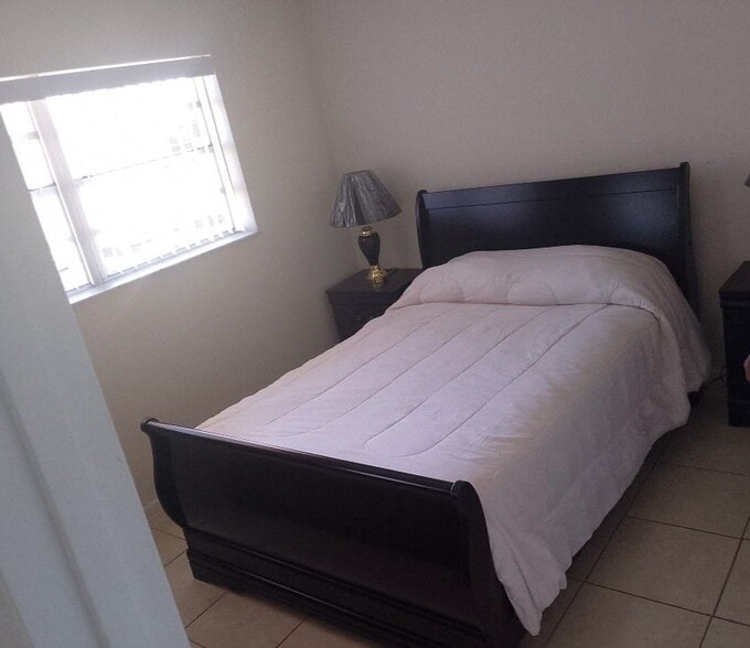 Building Photo - 605 Margate Ct