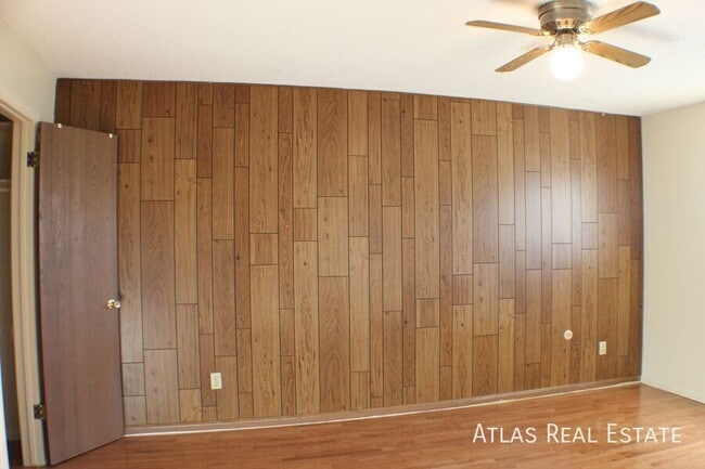 Building Photo - 9415 Brentwood St