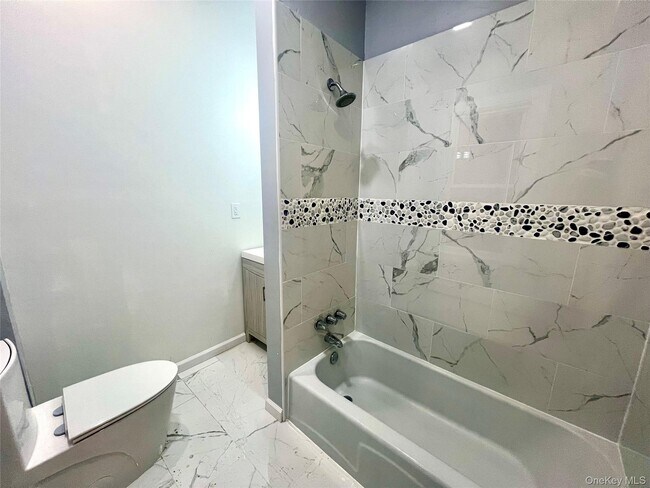 Building Photo - 17 Academy Ave