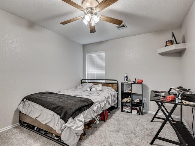 Building Photo - 2608 Southern Hills Dr