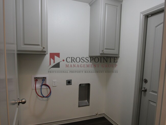 Building Photo - Beautiful 3 Bedroom 2 Bathroom Townhouse in South Tyler! 1/2 OFF FIRST FULL MONTH