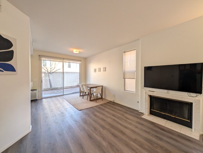 Building Photo - 12732 Via Nieve