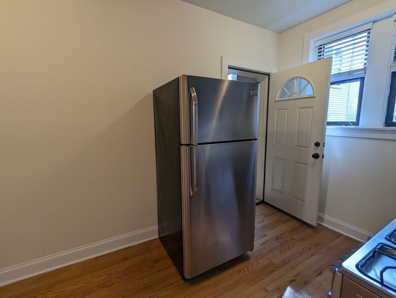 Building Photo - 4036 N Ashland Ave