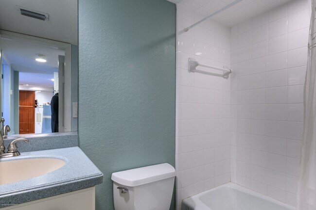 Building Photo - CLOSE DOWNTOWN PUNTA GORDA. GROUND FLOOR U...
