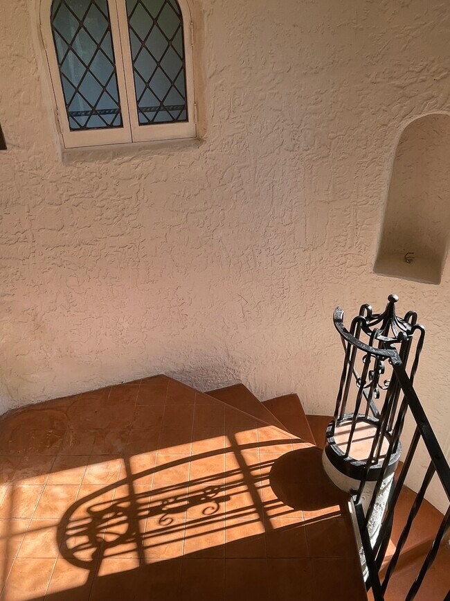 Building Photo - 80 Corona Way