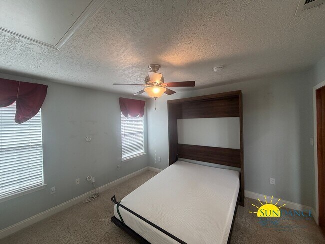 Building Photo - Spacious 5-Bedroom Home with Heated Pool & Hot Tub in Niceville!