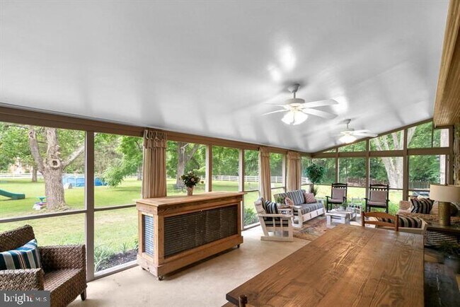Building Photo - 15027 Braddock Rd