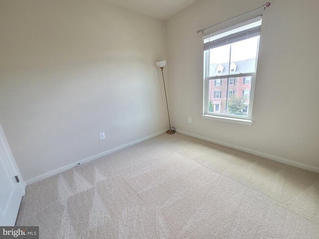 Building Photo - 3567 Sprigg St S