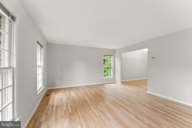 Building Photo - 2660 Oakton Glen Dr