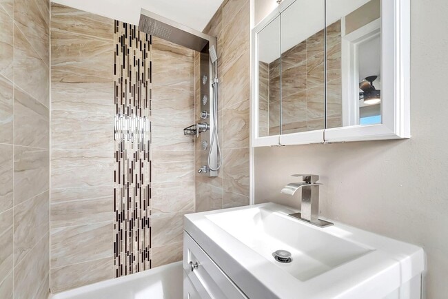 Building Photo - 7611 Spirea Dr