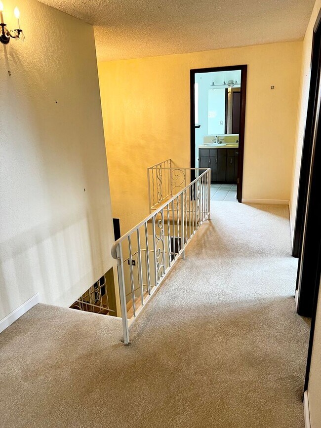 Building Photo - Beautiful home with a view in Bremerton.