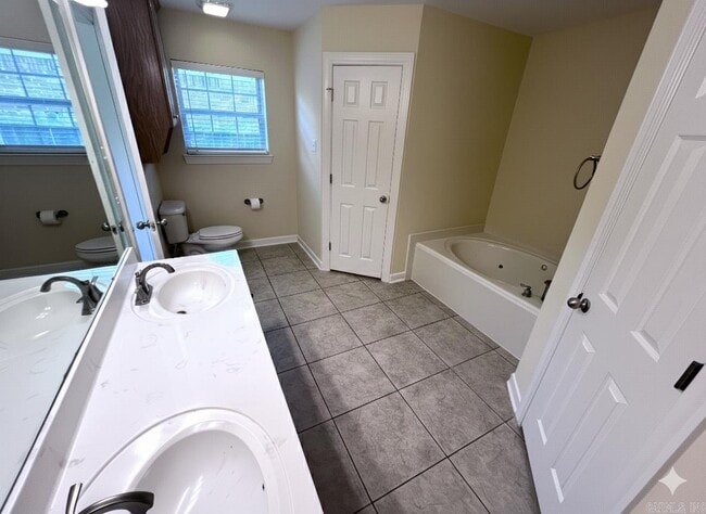 Building Photo - 1808 Airborn Dr