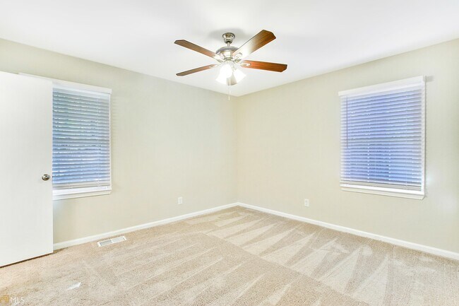 Building Photo - 3661 Collins Dr