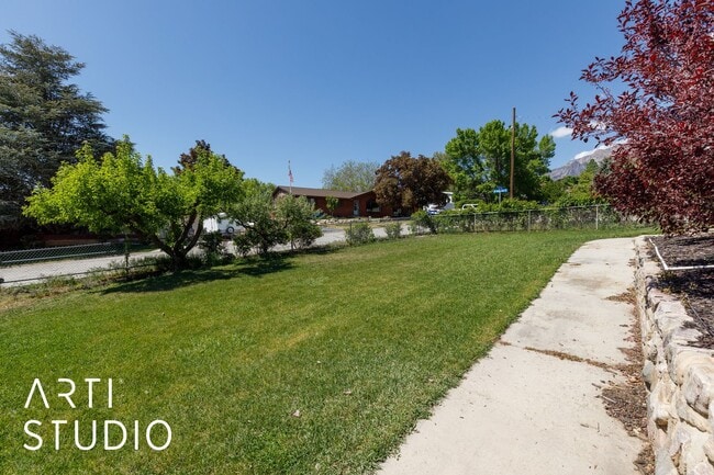 Building Photo - 983 Westwood Dr