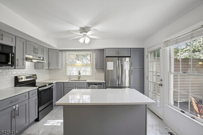 Building Photo - 14 Exeter Rd