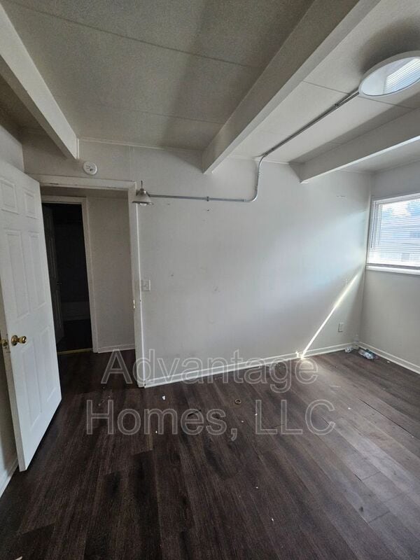Building Photo - 827 N 70th Terrace