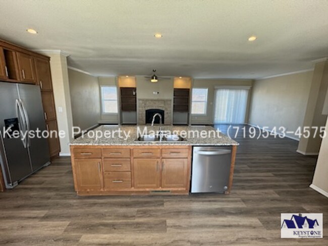 Building Photo - Upscale, Modern 4 Bedroom/2 Bathroom/2 Car...