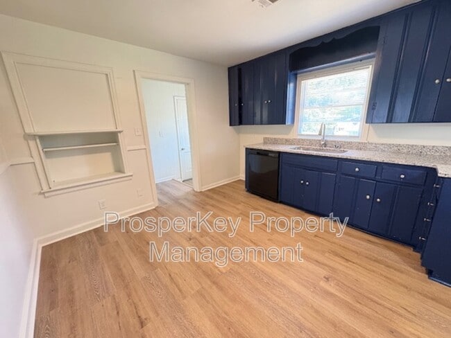 Building Photo - 703 Briarcliff Rd