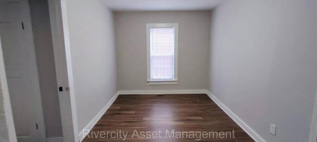 Building Photo - Gorgeous home is Frayser!!!!