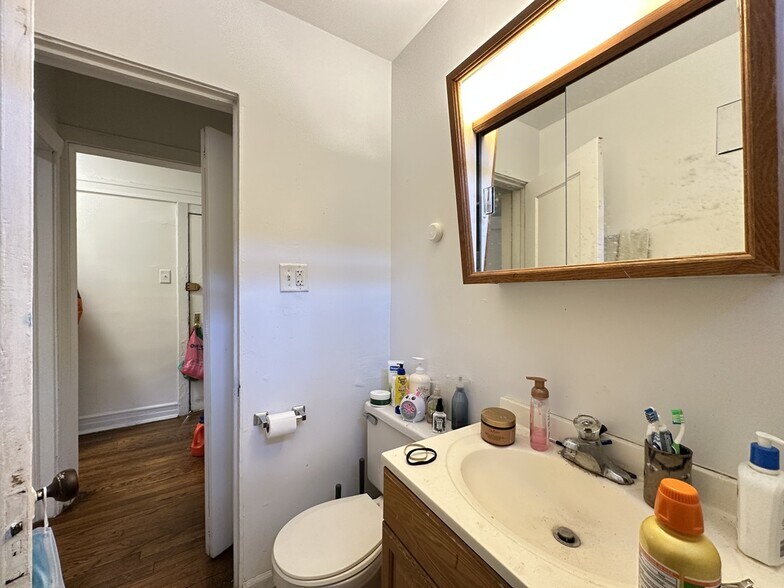 Building Photo - 3034 N Halsted St