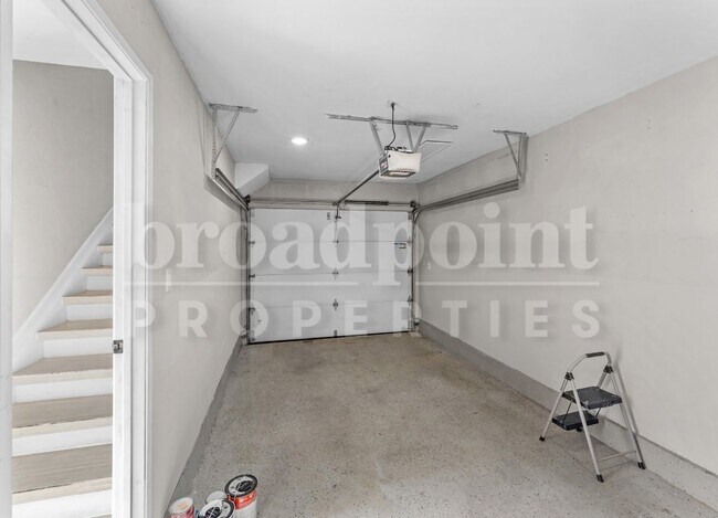 Building Photo - 2512 Wanek Rd