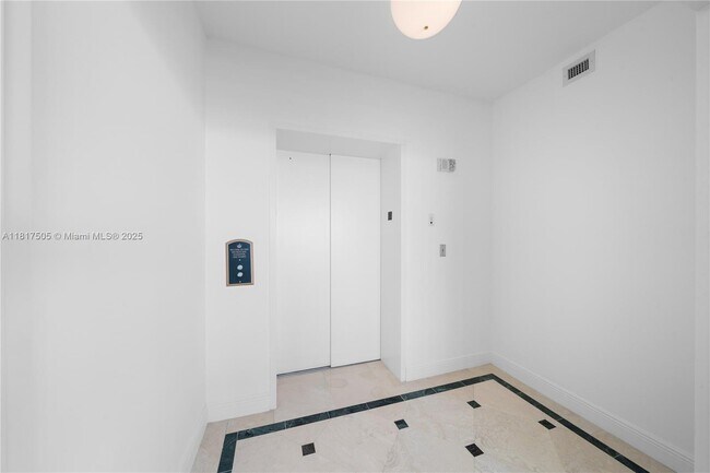 Building Photo - 1643 Brickell Ave