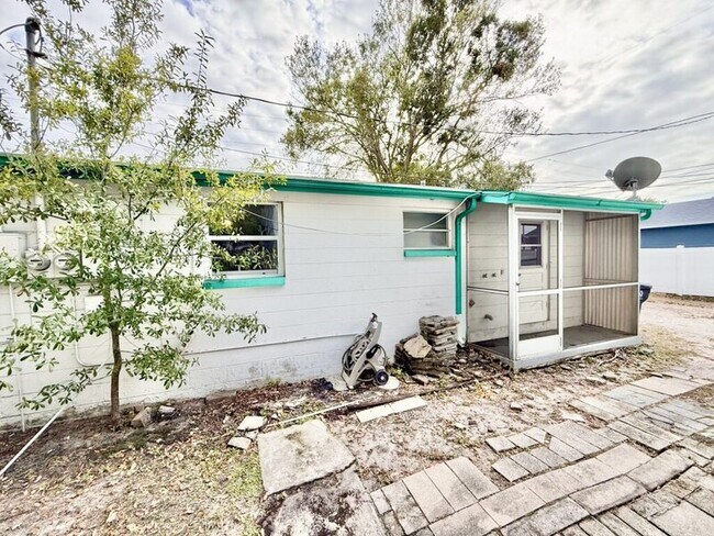 Building Photo - 2611 41st Ave N