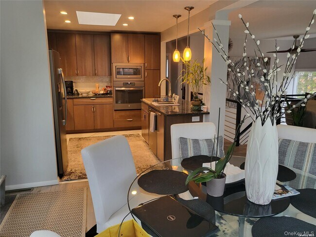 Building Photo - 73 Spinney Rd