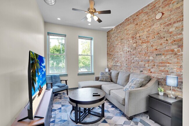 Building Photo - Furnished 2-Bedroom, 2-Bath Apartment near the Medical Campus