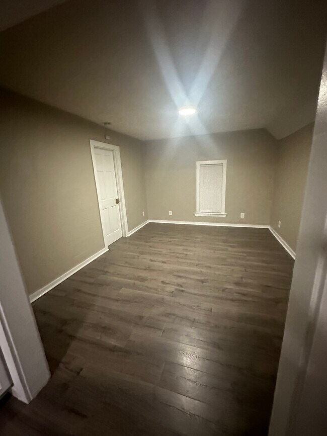 Building Photo - 4653-2 Bryant Ave N