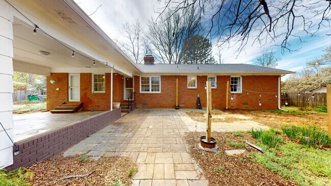 Building Photo - 6821 View Way Dr