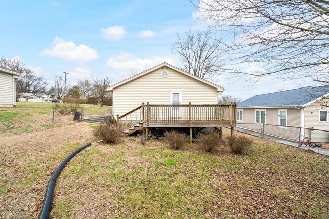 Building Photo - 153 Yankee St