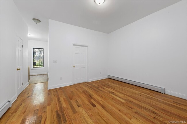 Building Photo - 1587 Lincoln Pl