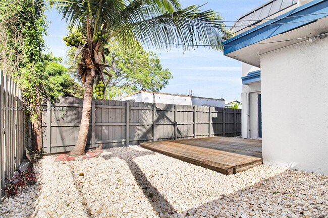 Building Photo - 1211 N Andrews Ave