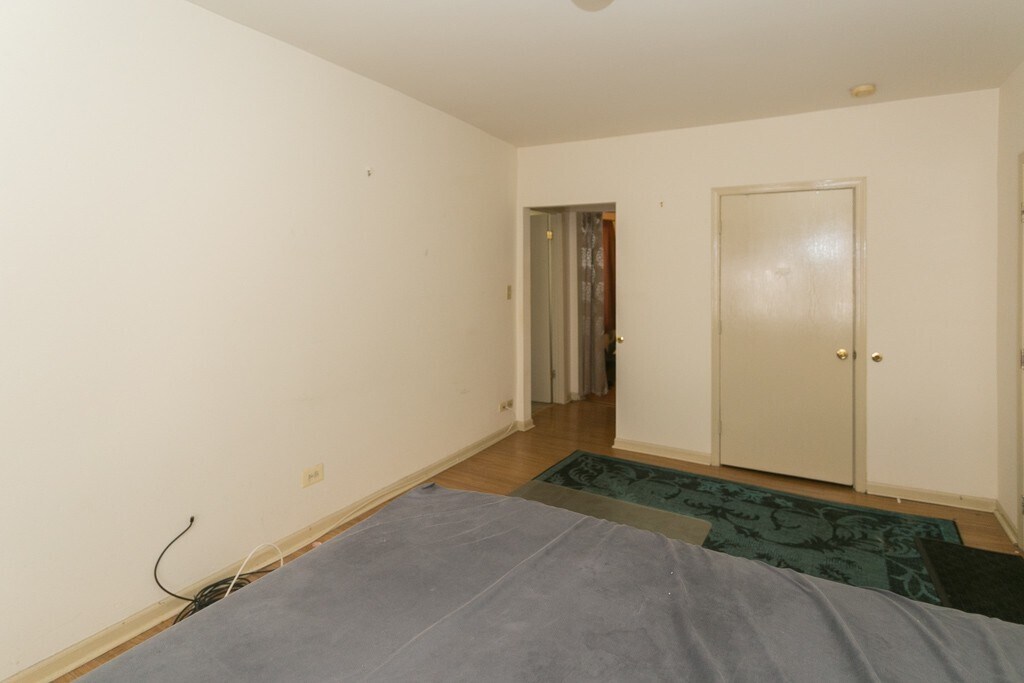 Building Photo - 5744 N Winthrop Ave