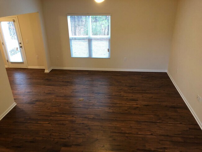 Building Photo - Excellent SW Durham Location Near Southpoint