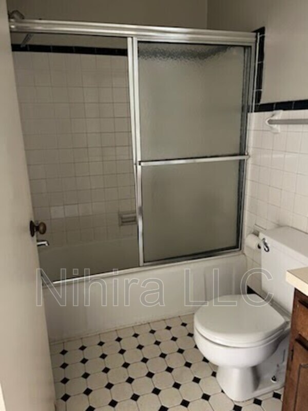 Building Photo - 310 W Broad St