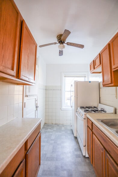 Building Photo - 5939 N Northwest Hwy