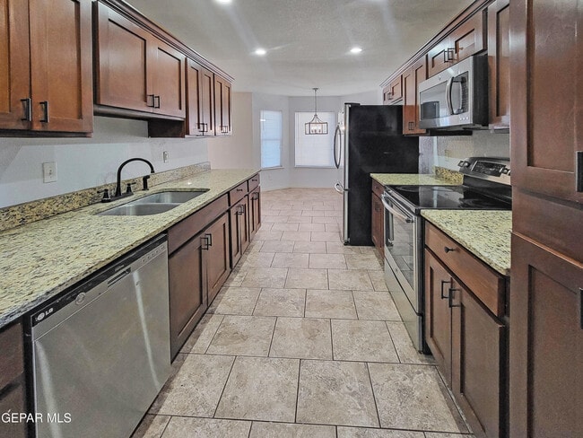 Building Photo - 1001 Shawnee Ln