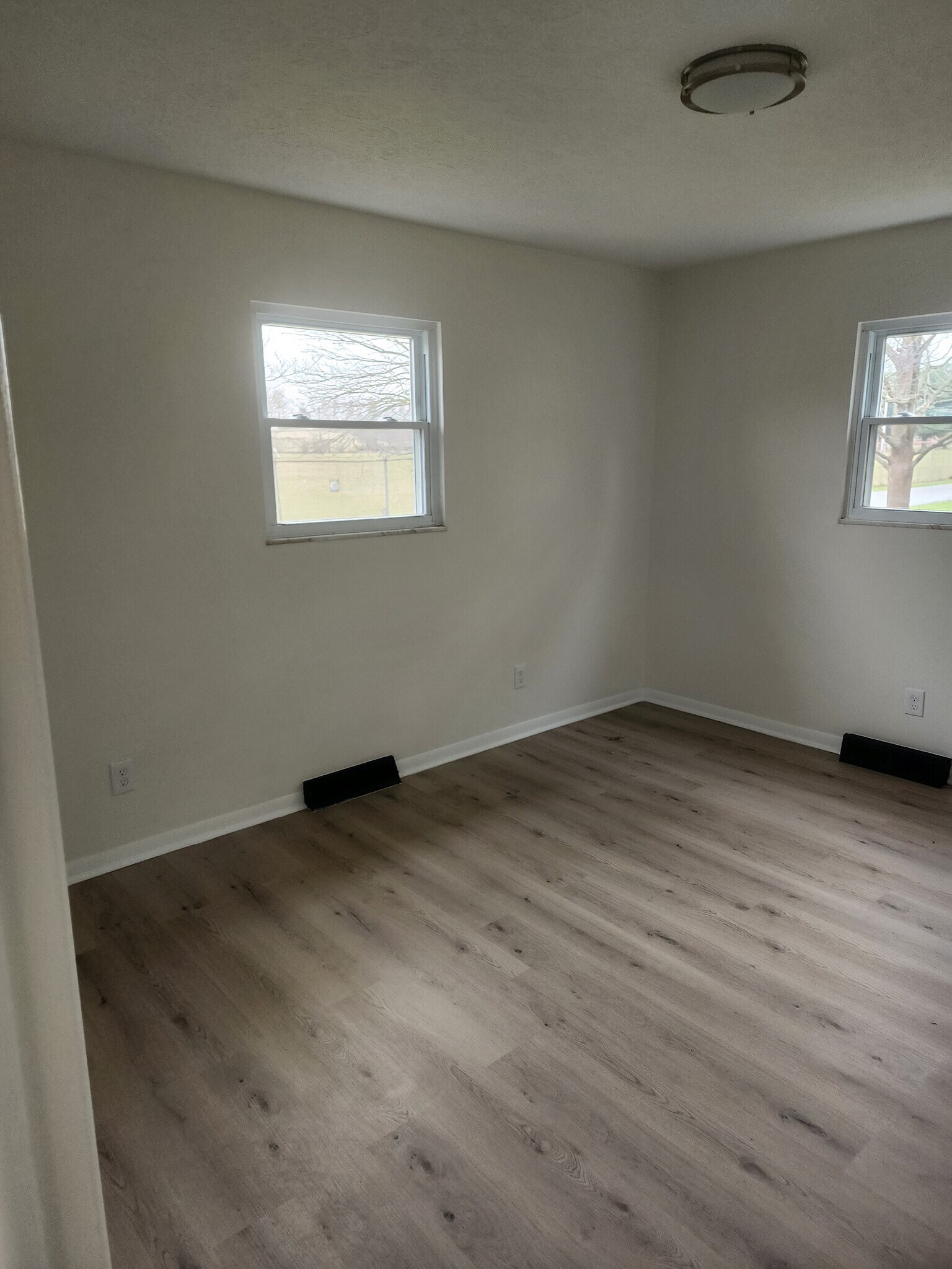 Building Photo - 1200 Hollar Ln