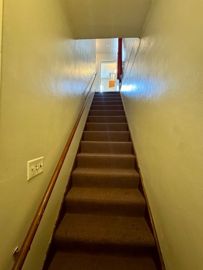 Building Photo - 3 Bedroom 2 Bath in Natrona Heights, PA!