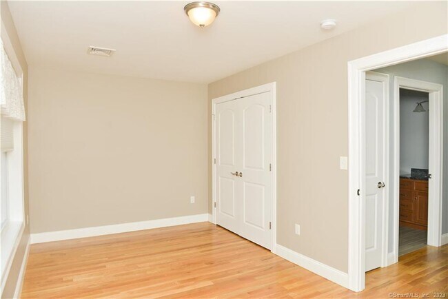 Building Photo - 17 Brookview Cir