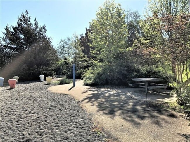 Interior Photo - Harbor Square