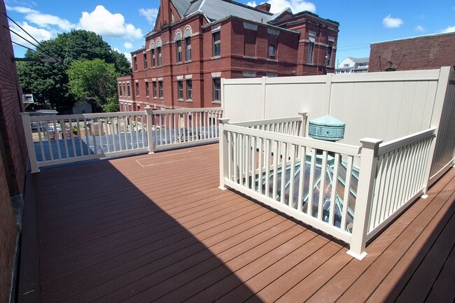 Building Photo - 440 Central Ave