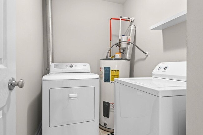 Building Photo - Town House in North Raleigh- Available Now