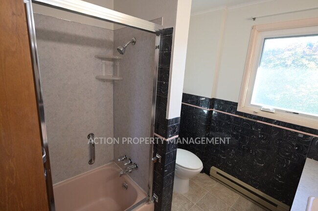 Building Photo - 4 bed 2 bath home in Port Angeles
