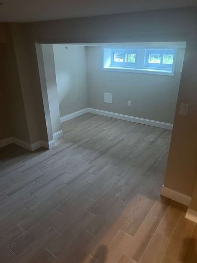 Building Photo - Spacious 3-Bedroom, 2-Bath Home with Modern Comforts